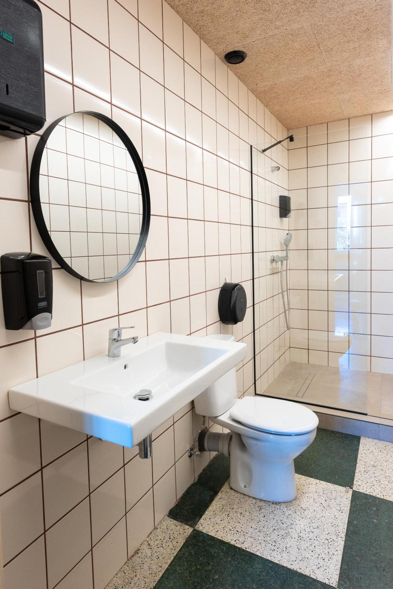 Lamia Bbk Women Hostel-Solo Mujeres Бильбао Экстерьер фото