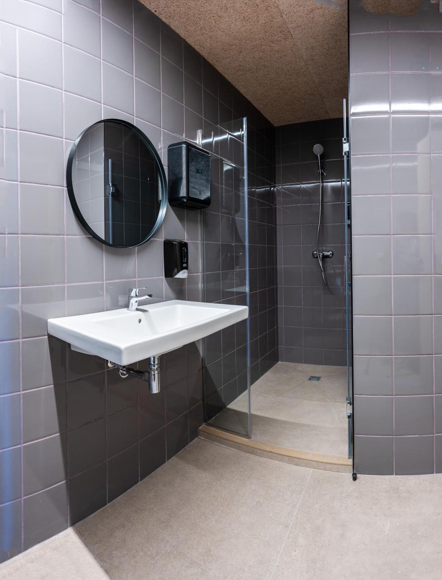 Lamia Bbk Women Hostel-Solo Mujeres Бильбао Экстерьер фото