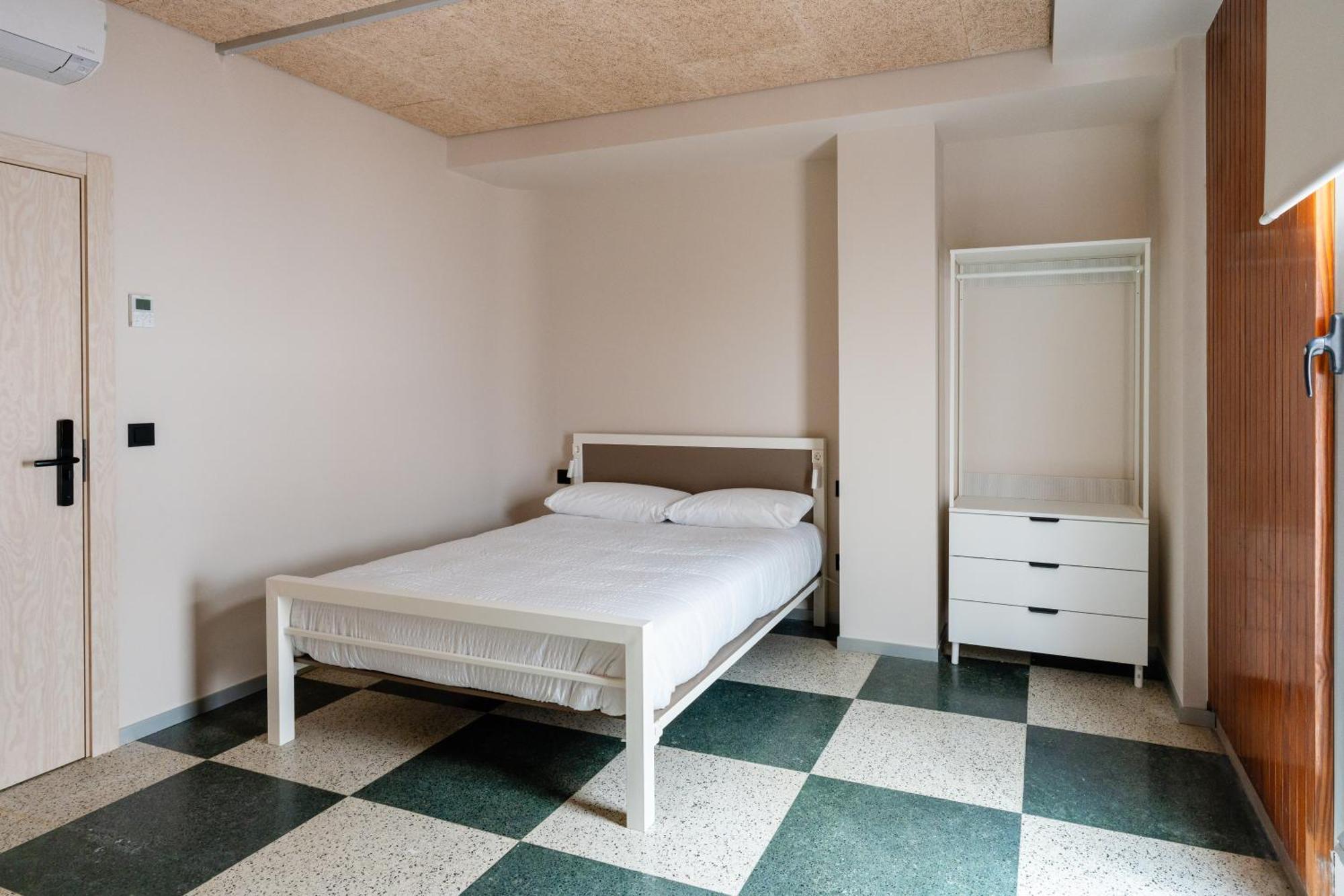 Lamia Bbk Women Hostel-Solo Mujeres Бильбао Экстерьер фото
